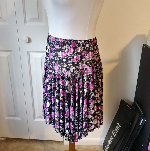 Vintage 90s pretty floral pink & purple flowy skirt - Picture 4 of 4